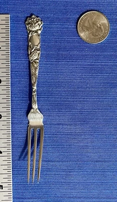 Tenedor de fresa de plata esterlina rosa nupcial Alvin - Art Nouveau 1903 antiguo Foto 1 de 4