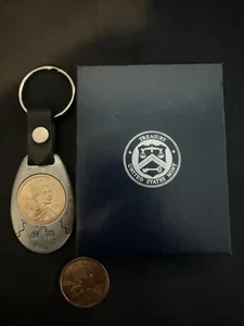 2000 P Sacagawea $1 Dollar x2 in Schlüsselanhänger mit USA Münzbox - Bild 1 von 6