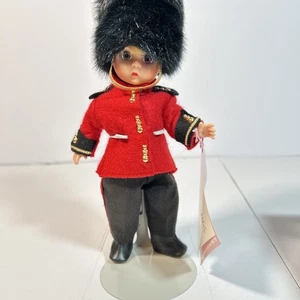 ~B BAMBOLA MADAME ALEXANDER 8" GUARDIA INGLESE #515 - Foto 1 di 5