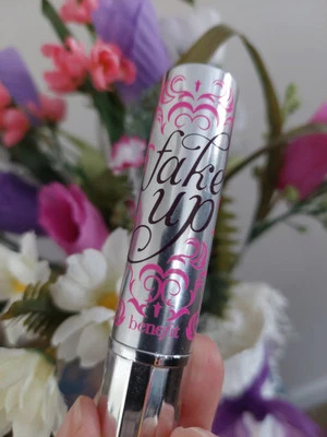 Corrector de control de pliegues hidratante falso Benefit - 02 mediano - 3,5 g tamaño completo Foto 1 de 4