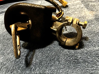 TRIUMPH TR6 1973-76 LUCAS IGNITION SWITCH LOCK Assembly w/ 1 Key (UKC2719) - Image 1 of 4