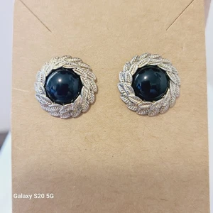 Vintage Style Black Cabochon Stud Earrings Silver Tone Leaf Wreath Pre-Owned - Picture 1 of 4