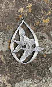 Vintage 1972 Wallace Sterling Silver Doves Peace On Earth Pendant / Ornament - Picture 1 of 5