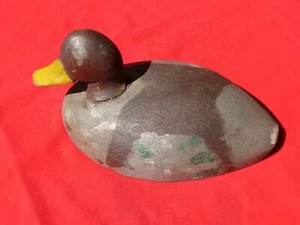 SEÑUELO DE PATO TORNEADO DE FÁBRICA pequeño vintage con pintura original 9" L x 5,5" W x 5" de alto - Imagen 1 de 10