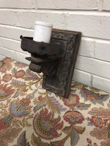 ANTIQUE VTG ARTS CRAFTS GOTHIC HEAVY CAST METAL OUTDOOR PORCH LIGHT SCONCE Cover