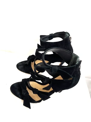 Sandalias SCHUTZ de gamuza negras con pajarita laterales cremallera trasera 7B suela de cuero tacones Foto 1 de 4