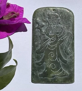 Colgante de piedra verde tallada Dios chino con caracteres chinos - Imagen 1 de 3