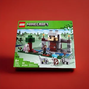 LEGO Minecraft: The Wolf Stronghold (21261) - Picture 1 of 1