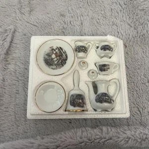 Vintage Avon Small Treasures Currier & Ives In Miniatur Teeservice 9 Stck. Neu - Bild 1 von 4