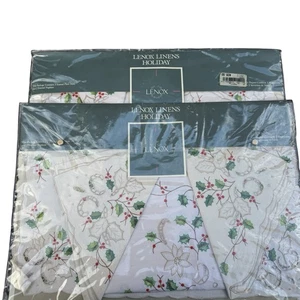 Lenox Linens Holiday 4 Placemats 4 Napkins 1 Small Table Runner- Christmas Holly - Picture 1 of 13