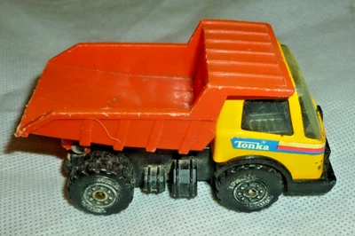 Винтажный желтый самосвал Tonka из прессованной стали и пластика 3,5 дюйма - Изображение 1 из 4