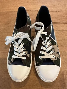 FOCO NFL Low top Seahawks Men's Shoes Size 9 Sneakers | Great Condition - Picture 1 of 6