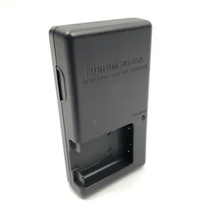 Original Fujifilm BC-45A Digitalkamera Akku Ladegerät gebraucht - Bild 1 von 8