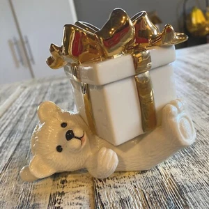 Mikasa Holiday Elegance Bär Geschenkbox mit Box grüne Mütze - Bild 1 von 9