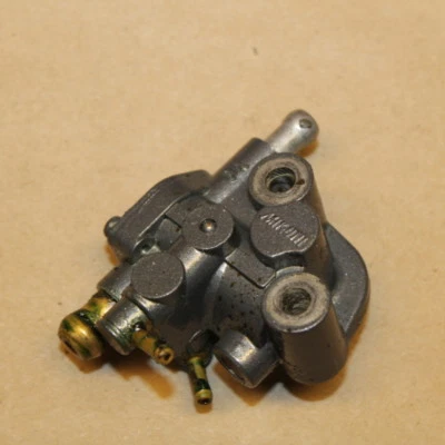 Inyector de bomba de aceite Yamaha 1995 WaveRunner 3 III GP 700 Foto 1 de 3