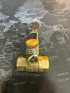 1/2" Brass FPT spring return ball valve - Picture 1 of 4