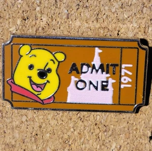 Walt Disney World Pooh 2011 Admit One 1977 Mystery Trading Pin - Bild 1 von 3