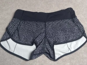 Lululemon Athletica Rare Speed Up Black Writing Hot Cheeky Yoga Running Short 4 - Bild 1 von 14