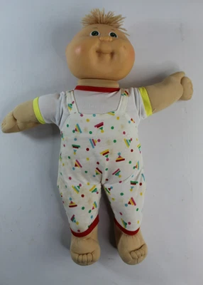 MACACÃO DE FESTA BONECA BEBÊ MENINO REPOLHO PATCH REPOLHO ORIGINAL 1978-1982 Xavier Roberts - Imagem 1 de 3