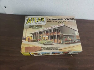 ATLAS HO U/A "LUMBER YARD AND OFFICE BUILDING" PLASTIC MODEL KIT #750 - Picture 1 of 6