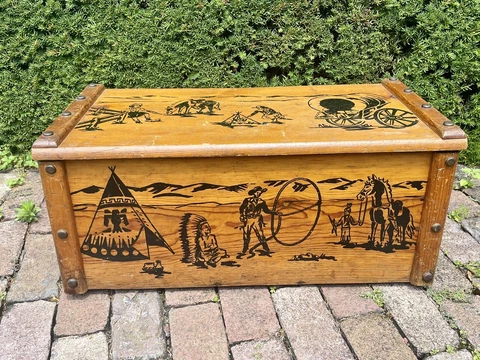 Mid Century Modern COWBOYS COWGIRLS INDIANS STAGECOACH TOY FRONTIER CHEST BOX Cover
