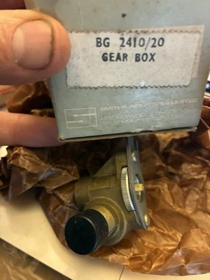 MGB 1968-1976 MGC SPEEDOMETER ANGLE DRIVE BG2410/20 ON SPEEDO NOS SMITHS - Image 1 of 2