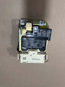 94 95 1994 1995 Ford Thunderbird Lx Mercury Cougar Xr7 Fuse Box - Picture 1 of 3