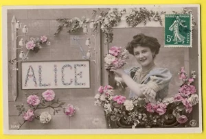 cpa FANTAISIE Prénom ALICE Femme et Fleurs de Clémence à Mme AUBE de NONANCOURT - Picture 1 of 2