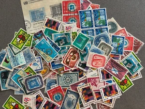 U.N - Assorted Stamp Mixture • 150+ Stamps - Picture 1 of 2