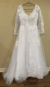 Wedding Dress White Size 14 NWOT Lace Ball Gown Long Sleeves V Neck Low Back - Picture 1 of 13