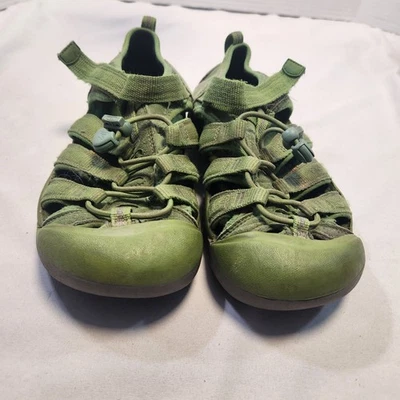 KEEN Newport H2 Boys Size 5 Green Water Hiking Sandals 1018272 - Image 1 of 4