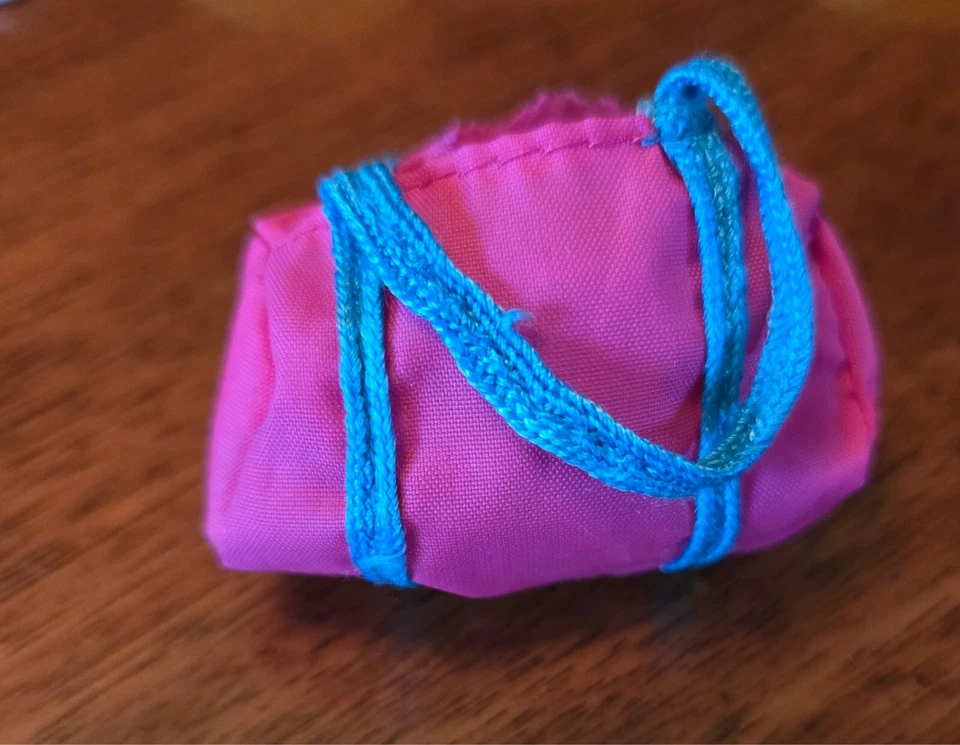 Barbie 1983 Bolso de Gimnasio de Lona Gran Forma Rosa Verde Azulado Asas De Colección #7025 1.75"x2.5"  Foto 1 de 1