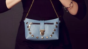 Sky Blue Moroccan Leather Purse – Authentic Handmade Bag with Chain Strap - Imagen 1 de 6