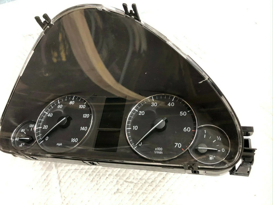 2005 MERCEDES BENZ C240 INSTRUMENT CLUSTER SPEEDOMETER A 203 540 47 47OEM (53 C) - Image 1 of 4