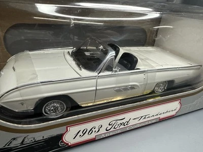 Ford Thunderbird Roadster 1963 convertible 1:18 raro blanco y negro Foto 1 de 4