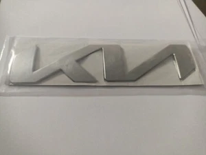 KIA LETTERS SILVER MATTE BADGE Metal EMBLEM LOGO SILVER 17cm x 4cm. UK - Picture 1 of 3