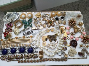 ✨ Estate find vintage jewelry lot multipurpose use craft projects repairs parts