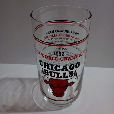 1992 年芝加哥公牛队 NBA 冠军酒杯迈克尔·乔丹·斯科蒂·皮彭 — 第 1/4 张图片