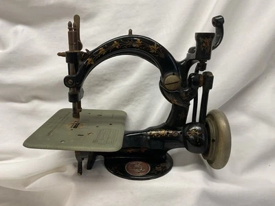 Vintage Ferro Fundido B. Eldridge Automático National Sewing Machine Company 34758 - Imagem 1 de 4