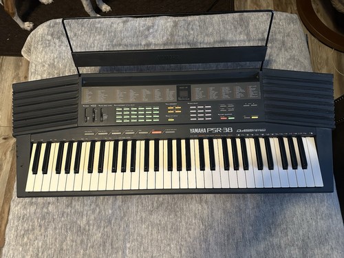 Yamaha PSR-38 Electronic Keyboard 61 Keys Built-in Speaker Black