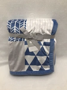 Just Born Patchwork Babydecke blau grau weiß Sherpa geometrisch Minky Lovey - Bild 1 von 11