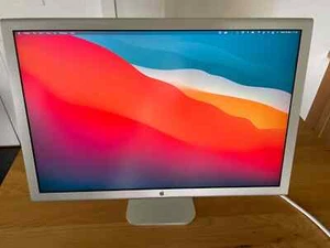 23" Apple Cinema HD Display 1920x1200 original PSU + DVI-mDP adapter. 24h post - Picture 1 of 23