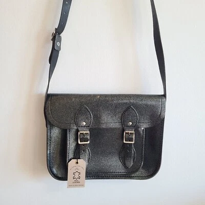 Bolso Bandolera Cambridge Satchel Company 11" Gris Profundo Brillo Metálico Nuevo con Etiquetas Foto 1 de 4