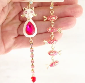 4" BETSEY JOHNSON ASYMMETRICAL RHINESTONE KITTY CAT & FISH DROP DANGLE EARRINGS - Picture 1 of 21