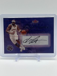 2003-04 Fleer Authentic Autographs- VINCE CARTER 30/300 Toronto Raptors