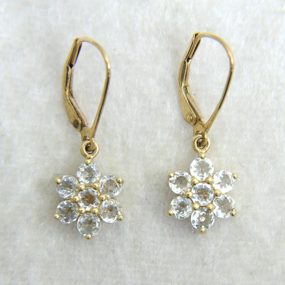 Pendientes cuentagotas con respaldo de palanca de oro amarillo de 9 quilates con racimo de aguamarina Foto 1 de 4