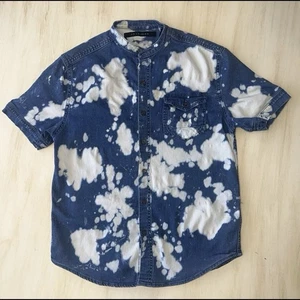 Camisa SEAN JOHN Para Hombres Pequeña Azul Elastizada Denim Manchada Sin Cuello Usada en Excelente Condición - Imagen 1 de 12