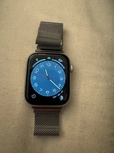 Apple Watch Series 5 44mm Silver Aluminum with Silver Band - (GPS + Cellular) - Zdjęcie 1 z 1