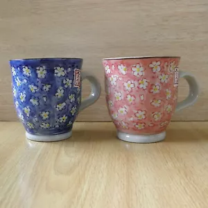 A pair of Japanese coffee cups in pink and blue colors with floral patterns - Picture 1 of 4