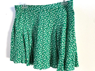 NWOT Hollister Ultra Highrise Skort Green w White Daisies Large 15”w x 16”l - Image 1 of 4